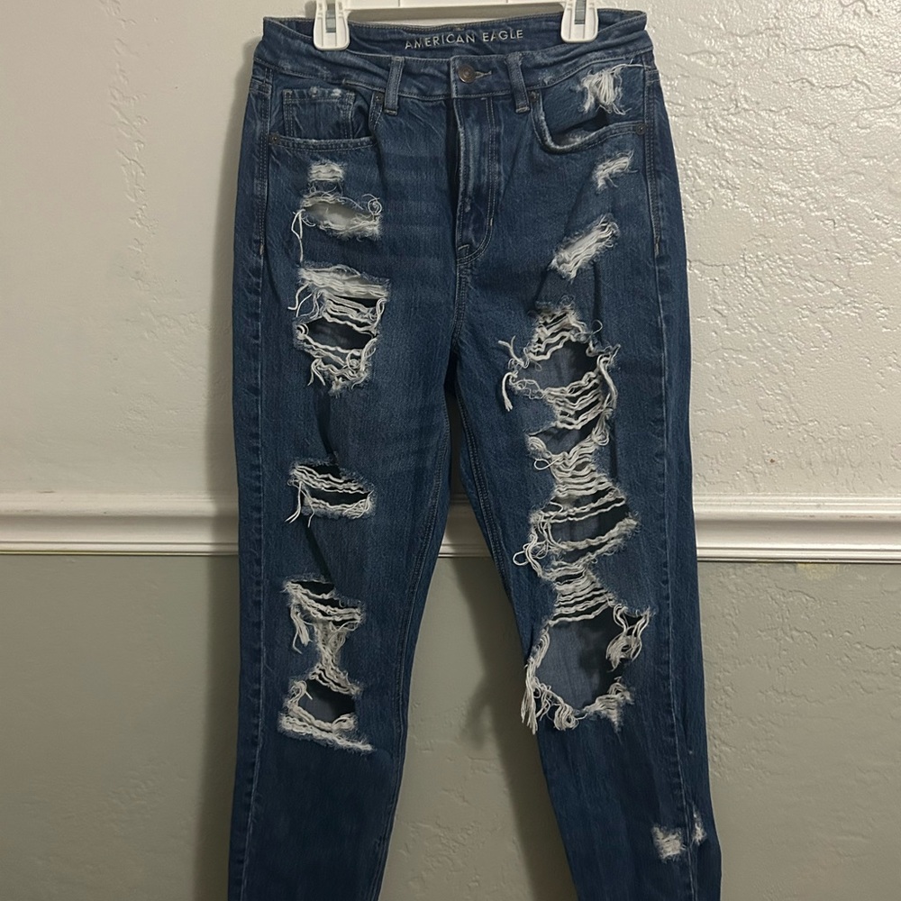 American Eagle ripped high waist jeans size 2 very soft